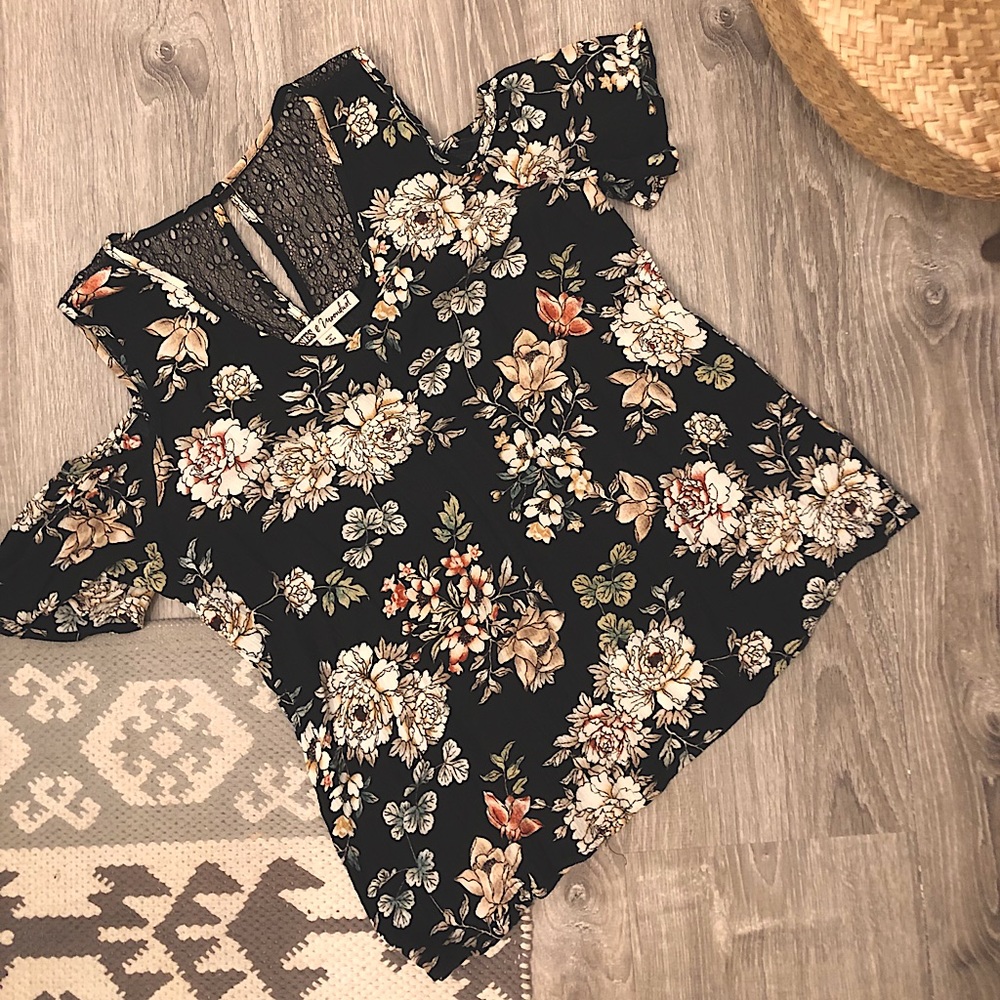 GYPSIES & MOONDUST cold shoulder shirt